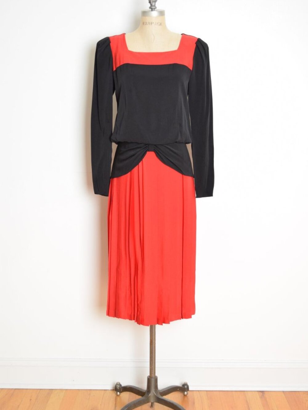 vintage 80s flapper dress Diane von Furstenberg DVF red black pleated deco XS S